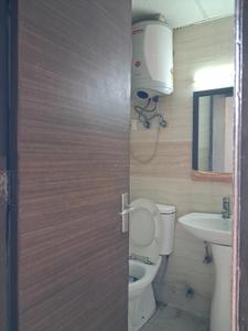 Common Bathroom Image of 425 Sq.ft 1 RK Apartment / Flat for rent in Supertech Eco Suites, Sector 137 Noida for Rs. 20500