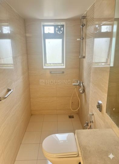 Queens Park Santacruz West Bathroom 1