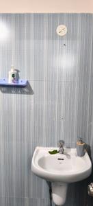 Bathroom Image of 1100 Sq.ft 2 BHK Independent House for rent in Kasturi Nagar Bengaluru for Rs. 37000
