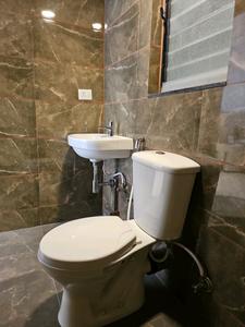 Common Bathroom Image of 960 Sq.ft 2 BHK Apartment / Flat for rent in Pride Kingsbury Phase I, Charholi Budruk Pune for Rs. 37000