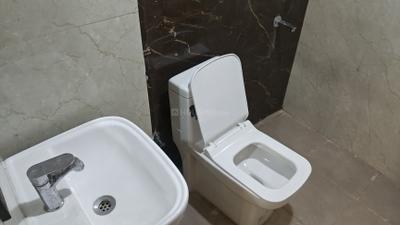 Bathroom Image of 500 Sq.ft 1 RK Builder Floor for rent in Sector 39 Gurgaon for Rs. 25000