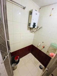 Bathroom Image of 370 Sq.ft 1 RK Independent House for rent in Gokhalenagar Pune for Rs. 13000