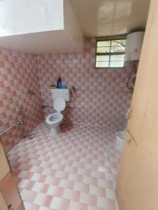 Bathroom Image of 620 Sq.ft 1 BHK Apartment / Flat for rent in Koregaon Park Pune for Rs. 27000