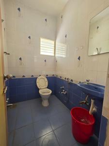 Bathroom Image of 1900 Sq.ft 4 BHK Duplex for rent in Narayan Gardens, New Alkapuri Vadodara for Rs. 25000