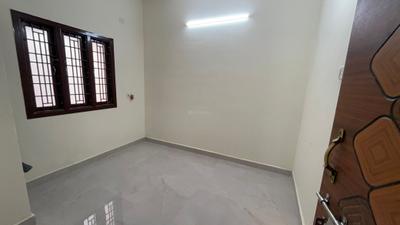 Bedroom Image of 600 Sq.ft 2 BHK Independent House for rent in Pozhichalur Chennai for Rs. 14999