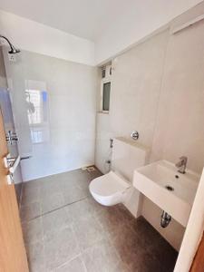 Bathroom Image of 950 Sq.ft 3 BHK Apartment / Flat for sale in Romell Serene, Borivali West Mumbai for Rs. 27500000