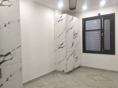 Bedroom Image of 850 Sq.ft 2 BHK Builder Floor for sale in Shalimar Bagh New Delhi for Rs. 11000000
