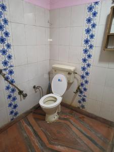 Bathroom Image of 1000 Sq.ft 2 BHK Builder Floor for rent in Sector 7 Gurgaon for Rs. 15000