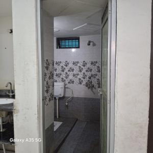 Bathroom Image of 1300 Sq.ft 3 BHK Builder Floor for rent in Krishna Nagar Lucknow for Rs. 18000