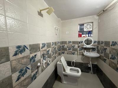 Bathroom Image of 378 Sq.ft 1 RK Apartment / Flat for rent in Suncity Anantam Vrindavan, Jait Vrindavan for Rs. 17000