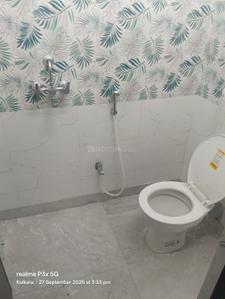 Bathroom Image of 450 Sq.ft 1 BHK Apartment / Flat for rent in Phool Bagan Kolkata for Rs. 8500