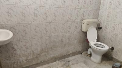 Bathroom Image of 800 Sq.ft 1 BHK Duplex for rent in Sikandra Agra for Rs. 4500