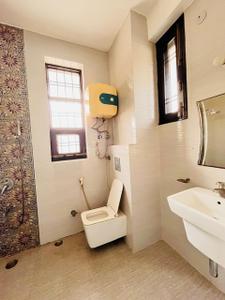 Bathroom Image of 1743 Sq.ft 5 BHK Duplex for sale in Sector 39 Noida for Rs. 71000000