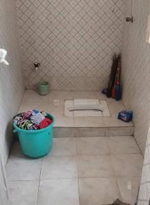 Bathroom Image of 650 Sq.ft 1 BHK Apartment / Flat for rent in Pokhraira Muzaffarpur for Rs. 4500