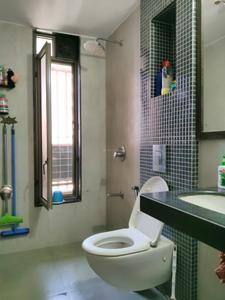 Common Bathroom Image of 1000 Sq.ft 2 BHK Apartment / Flat for sale in Lodha Luxuria, Thane West Thane for Rs. 20000000