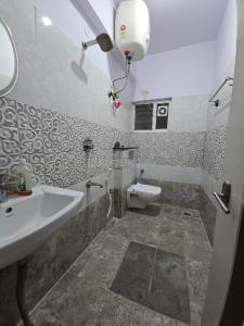 5 Elements Temple Bells Premier Bathroom 3