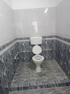 Bathroom Image of 1550 Sq.ft 2 BHK Independent House for rent in Sector 27 Noida for Rs. 26500