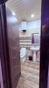 Bathroom Image of 1000 Sq.ft 3 BHK Apartment / Flat for sale in General Ganj Kanpur for Rs. 6000000