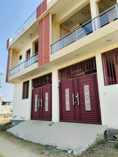 August Avenue Main Image 1