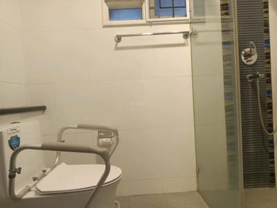 Common Bathroom Image of 4000 Sq.ft 4 BHK Apartment / Flat for rent in RMV Extension Stage 2 Bengaluru for Rs. 275000