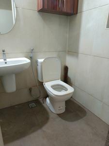 Common Bathroom Image of 1020 Sq.ft 2 BHK Apartment / Flat for rent in Kumar Corp Park Infinia Phase IV, Fursungi Pune for Rs. 28000