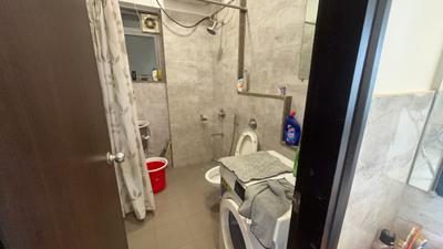 Bathroom Image of 730 Sq.ft 1.5 BHK Builder Floor for rent in Amanora Future Towers, Hadapsar Pune for Rs. 40000