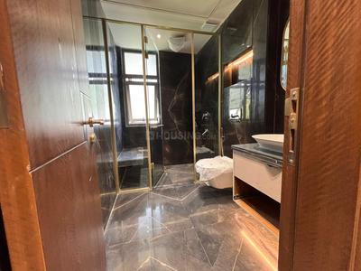 Bathroom Image of 2700 Sq.ft 4 BHK Builder Floor for sale in DLF Phase 2 Gurgaon for Rs. 50000000