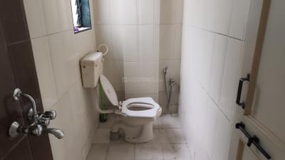 Bathroom Image of 400 Sq.ft 1 RK Apartment / Flat for rent in Kothrud Pune for Rs. 15000