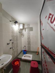 Bathroom Image of 750 Sq.ft 1 BHK Builder Floor for rent in Madhav Nagar Ujjain for Rs. 12000