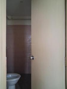 Common Bathroom Image of 850 Sq.ft 2 BHK Apartment / Flat for sale in Jaypee Aman III, Aurangabad Noida for Rs. 6600000