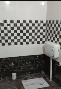 Bathroom Image of 980 Sq.ft 3 BHK Independent House for rent in Ekta Nagar Lucknow for Rs. 7500