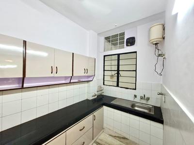 Kitchen Image of 2200 Sq.ft 3 BHK Apartment / Flat for rent in Uday Park New Delhi for Rs. 95000
