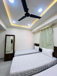Bedroom Image of Yuvis boys pg in Satellite, Ahmedabad