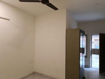 Bedroom Image of 2000 Sq.ft 4 BHK Apartment / Flat for rent in Sarita Vihar New Delhi for Rs. 75000