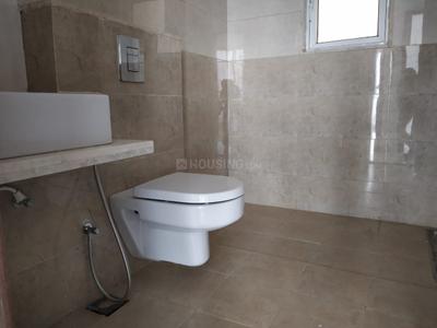 Bathroom Image of 2000 Sq.ft 4 BHK Apartment / Flat for sale in Nahar F Residences, Balewadi Pune for Rs. 24900000