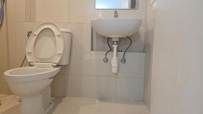 Bathroom Image of 1245 Sq.ft 2 BHK Apartment / Flat for rent in Hiranandani Glen Gate, Devinagar Bengaluru for Rs. 52000