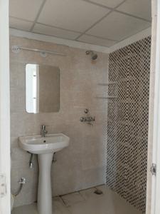 Common Bathroom Image of 1229 Sq.ft 2 BHK Apartment / Flat for rent in RG Luxury Phase 2, Noida Extension Greater Noida for Rs. 19000