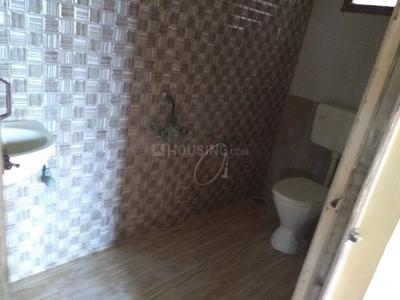 Bathroom Image of 1000 Sq.ft 2 BHK Apartment / Flat for rent in Sholinganallur Chennai for Rs. 25000