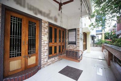 Main Entrance Image of 5850 Sq.ft 5 BHK Independent House for sale in Bapunagar Ahmedabad for Rs. 31100000