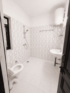 Image of 2200 Sq.ft 3 BHK Builder Floor for rent in New Friends Colony, New Delhi for Rs. 100000