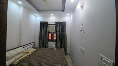 Bedroom Image of 400 Sq.ft 1 BHK Builder Floor for rent in Pitampura New Delhi for Rs. 22000