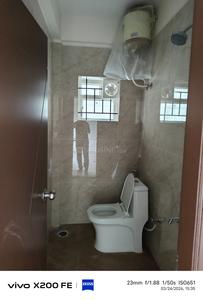 Bathroom Image of 900 Sq.ft 1 BHK Apartment / Flat for rent in Dooravani Nagar Bengaluru for Rs. 25000
