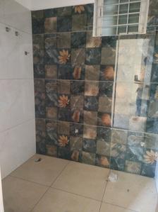 Common Bathroom Three Image of 1305 Sq.ft 3 BHK Apartment / Flat for sale in Horamavu Bengaluru for Rs. 7500000