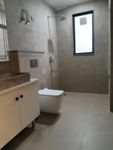 Common Bathroom Image of 2100 Sq.ft 3 BHK Builder Floor for rent in Vipul World, Sector 48 Gurgaon for Rs. 57000