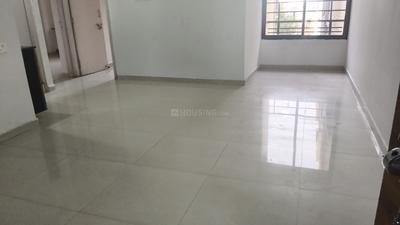Living Room Image of 990 Sq.ft 2 BHK Apartment / Flat for rent in Tathya Somya, Sarkhej Ahmedabad for Rs. 18000