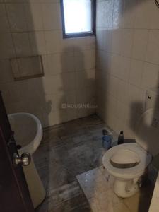 Bathroom Image of 2350 Sq.ft 4 BHK Apartment / Flat for rent in DDA Flats Sarita Vihar, Sarita Vihar New Delhi for Rs. 58500