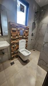 Bathroom Image of 450 Sq.ft 1 BHK Independent House for rent in Lajpat Nagar New Delhi for Rs. 30000