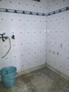 Common Bathroom Image of 720 Sq.ft 2 BHK Builder Floor for sale in Mukherjee Nagar New Delhi for Rs. 6500000