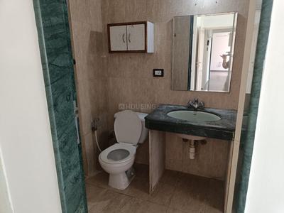 Bathroom Image of 998 Sq.ft 2 BHK Apartment / Flat for rent in Hiranandani Estate Winona, Hiranandani Estate Thane for Rs. 45000