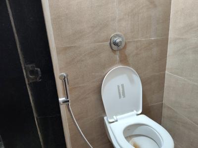 Bathroom Image of 650 Sq.ft 1 BHK Apartment / Flat for rent in Dynamic Oasis, Undri Pune for Rs. 17000